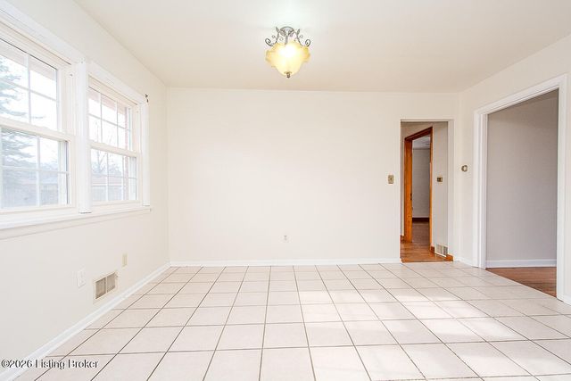 1502 Hobart Ct, Louisville, KY 40216