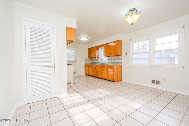 1502 Hobart Ct, Louisville, KY 40216