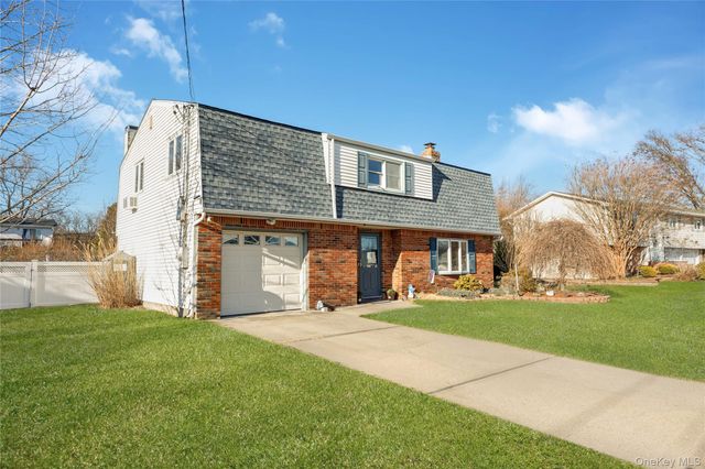 25 Windham Lane, Ronkonkoma, NY 11779