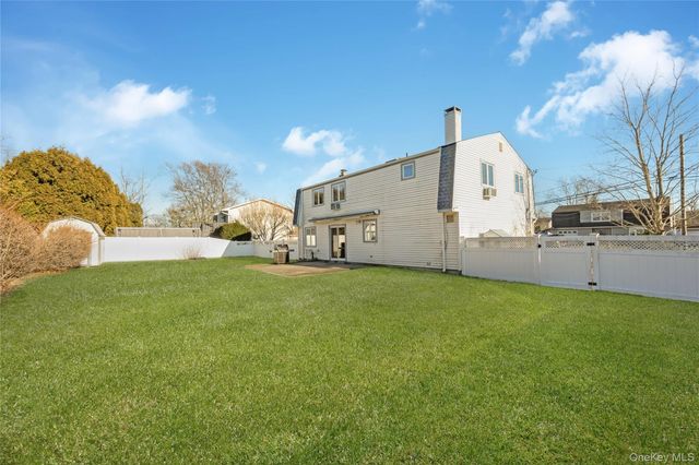 25 Windham Lane, Ronkonkoma, NY 11779