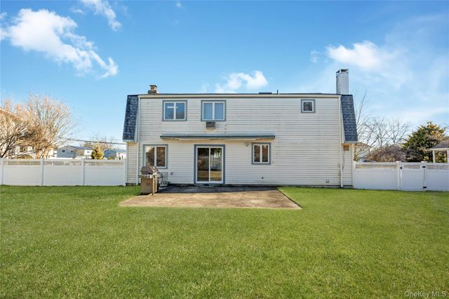 25 Windham Lane, Ronkonkoma, NY 11779