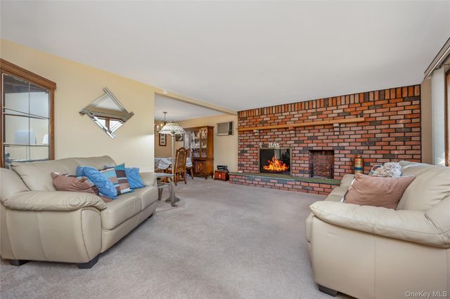 25 Windham Lane, Ronkonkoma, NY 11779