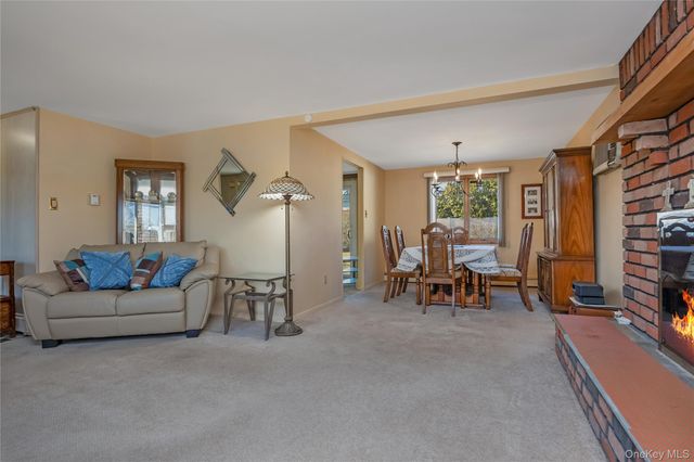 25 Windham Lane, Ronkonkoma, NY 11779