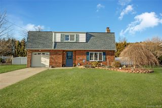 25 Windham Lane, Ronkonkoma, NY 11779