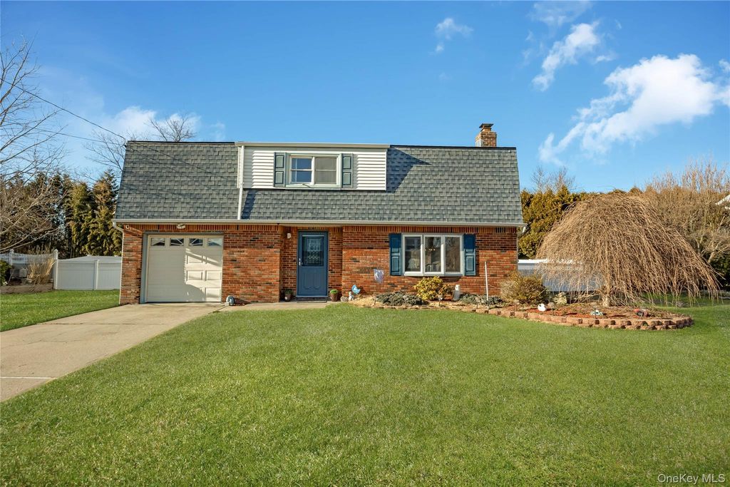 25 Windham Lane, Ronkonkoma, NY 11779