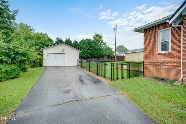 300 Daytona Place, Elizabethton, TN 37643