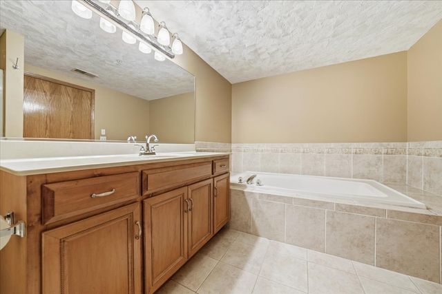 18550 Pine Lake Drive 1a, Tinley Park, IL 60477
