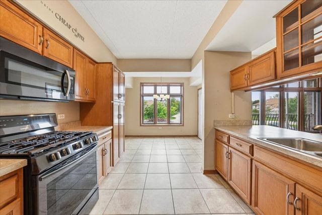 18550 Pine Lake Drive 1a, Tinley Park, IL 60477