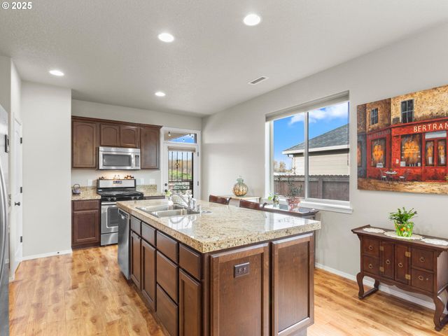 724 Sw 4TH Ave, Battle Ground, WA 98604