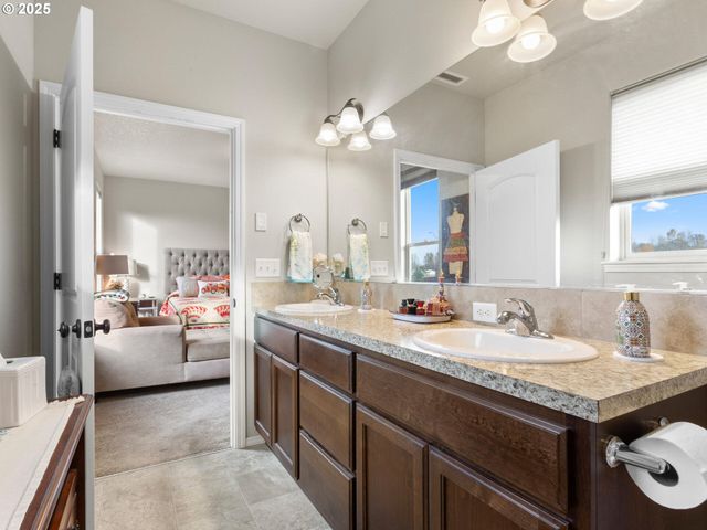 724 Sw 4TH Ave, Battle Ground, WA 98604