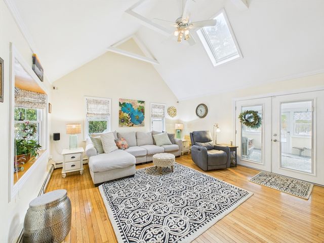 4 Kelly Dr, Freetown, MA 02717