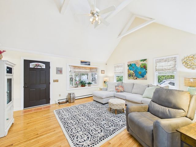 4 Kelly Dr, Freetown, MA 02717