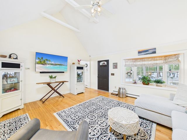 4 Kelly Dr, Freetown, MA 02717