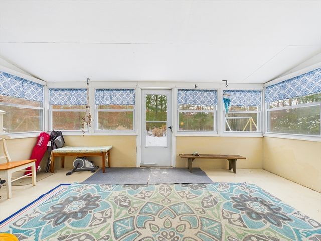 4 Kelly Dr, Freetown, MA 02717