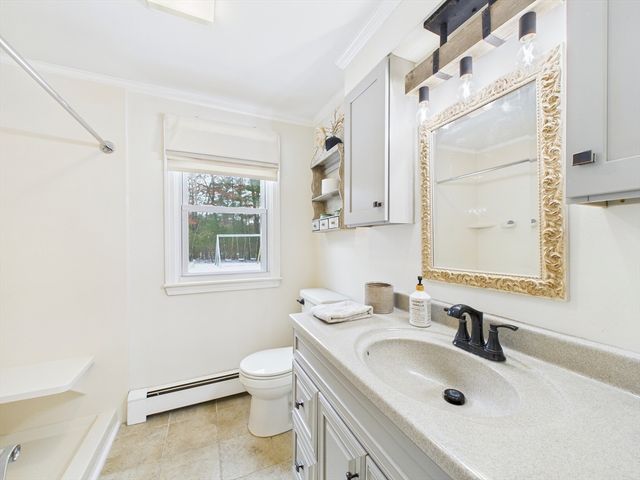 4 Kelly Dr, Freetown, MA 02717