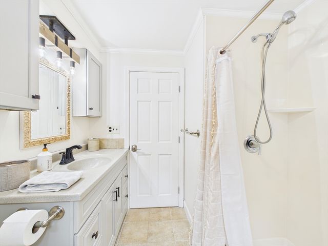 4 Kelly Dr, Freetown, MA 02717