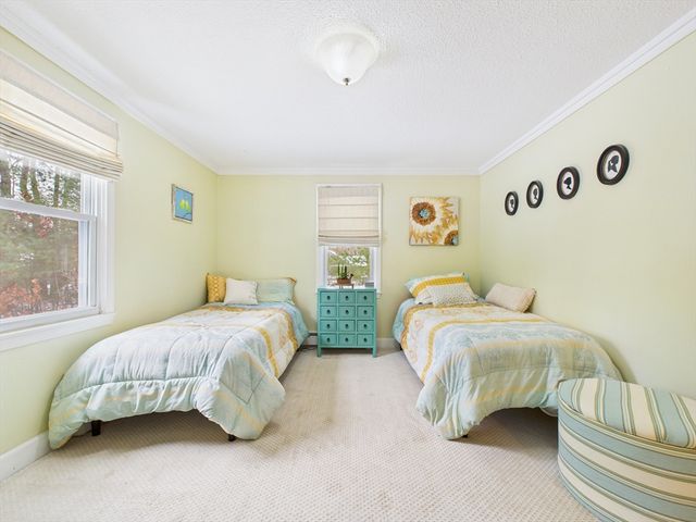 4 Kelly Dr, Freetown, MA 02717