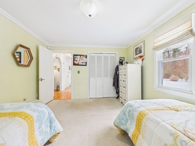 4 Kelly Dr, Freetown, MA 02717