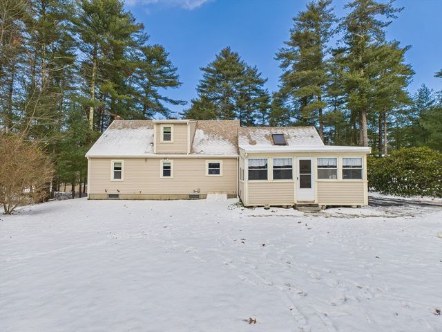 4 Kelly Dr, Freetown, MA 02717