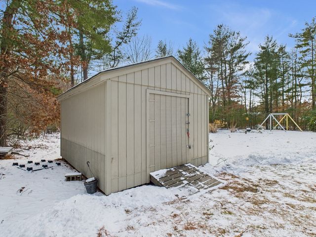 4 Kelly Dr, Freetown, MA 02717