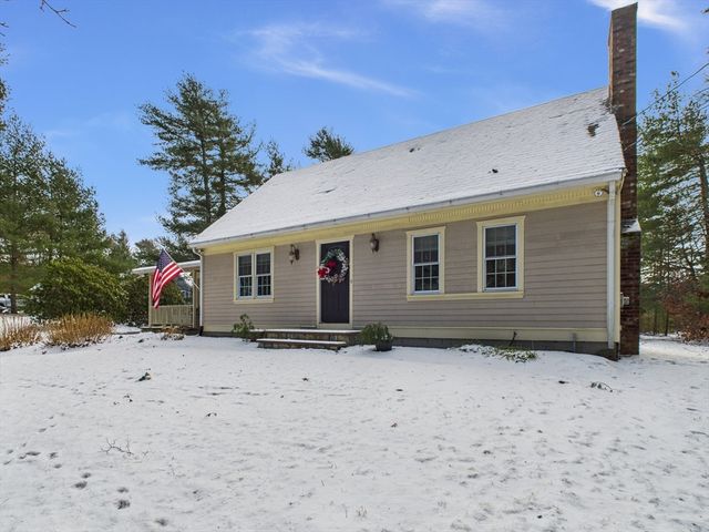 4 Kelly Dr, Freetown, MA 02717