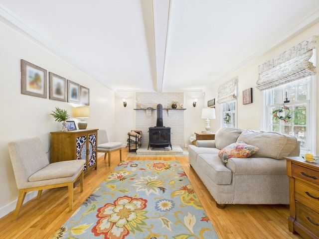 4 Kelly Dr, Freetown, MA 02717