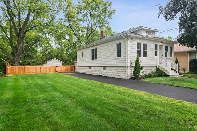 209 Raymond Avenue, Barrington, IL 60010