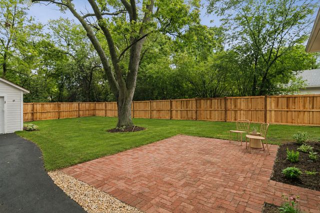 209 Raymond Avenue, Barrington, IL 60010