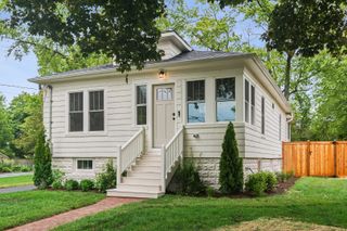 209 Raymond Avenue, Barrington, IL 60010
