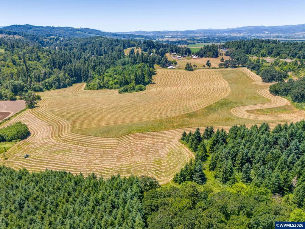 Image 1 of property listing at Lot 02400 SE Lafayette Hwy, Dayton, OR 97114