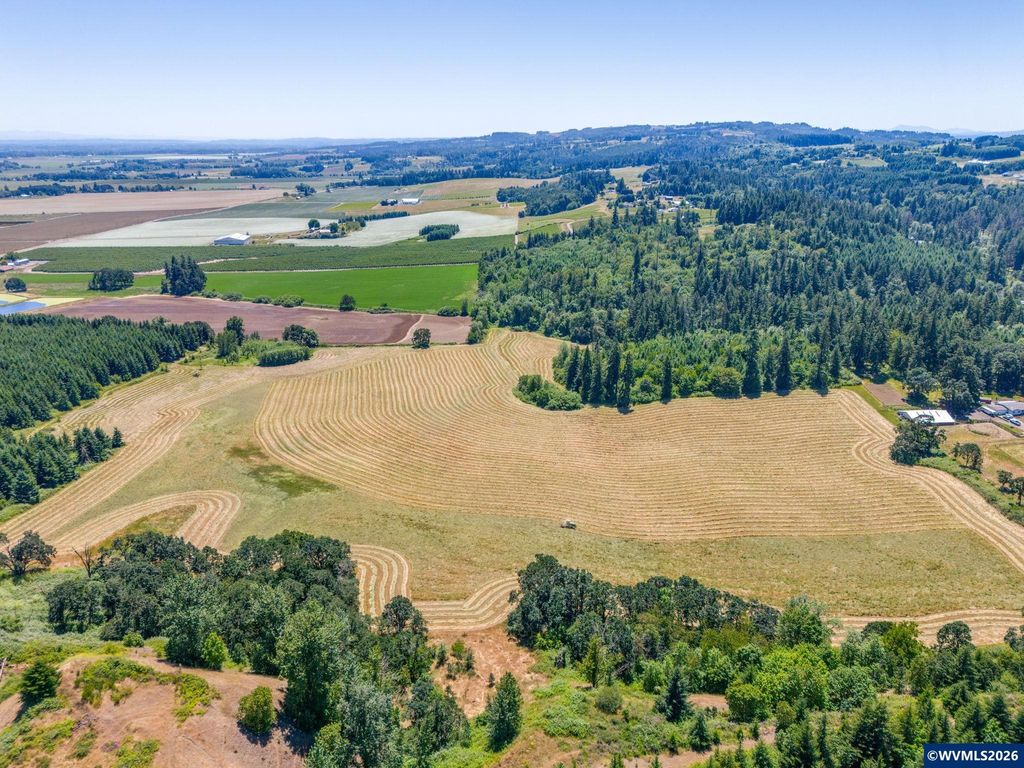 Image 4 of property listing at Lot 02400 SE Lafayette Hwy, Dayton, OR 97114