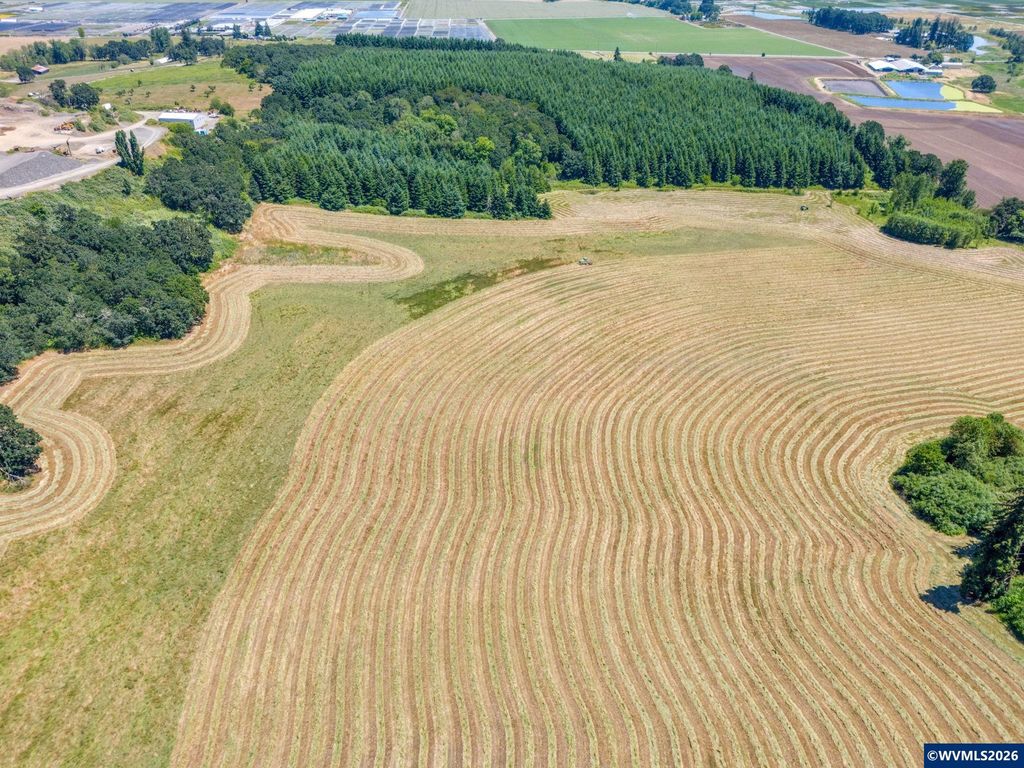 Image 7 of property listing at Lot 02400 SE Lafayette Hwy, Dayton, OR 97114