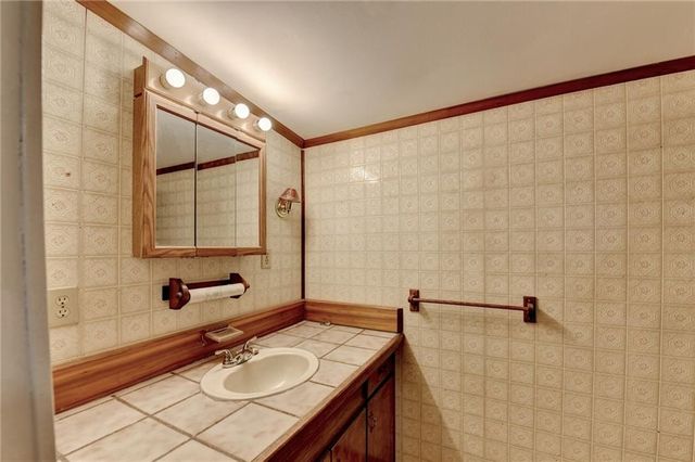 37 Spring Street, Gainesville, GA 30501