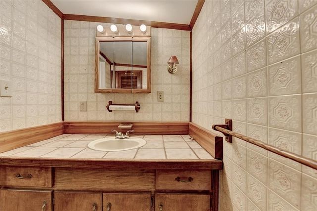 37 Spring Street, Gainesville, GA 30501