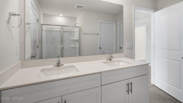207 Lake Tyler Drive, New Bern, NC 28560