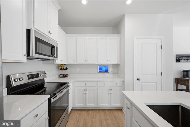 196 NATIONAL ST, Ranson, WV 25438