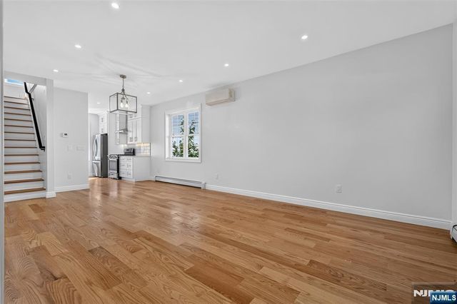 15 Morrissee Avenue, Wallington, NJ 07057
