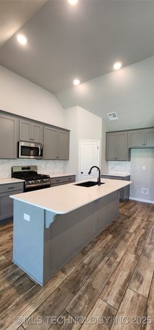 911 E Fulton Court, Broken Arrow, OK 74012