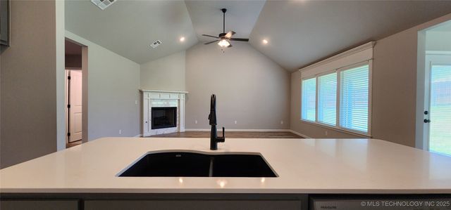 911 E Fulton Court, Broken Arrow, OK 74012