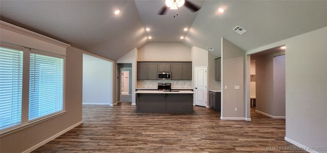 911 E Fulton Court, Broken Arrow, OK 74012