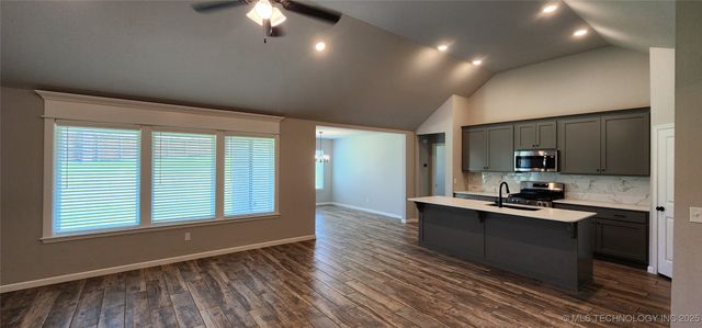 911 E Fulton Court, Broken Arrow, OK 74012