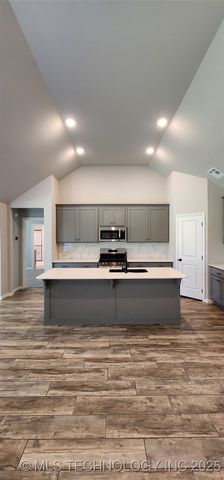 911 E Fulton Court, Broken Arrow, OK 74012