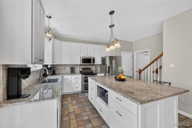 947 Crown Pointe Estates Drive, Wildwood, MO 63021