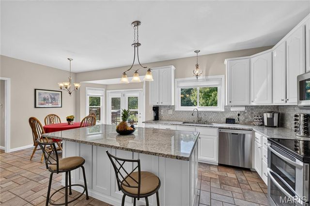 947 Crown Pointe Estates Drive, Wildwood, MO 63021