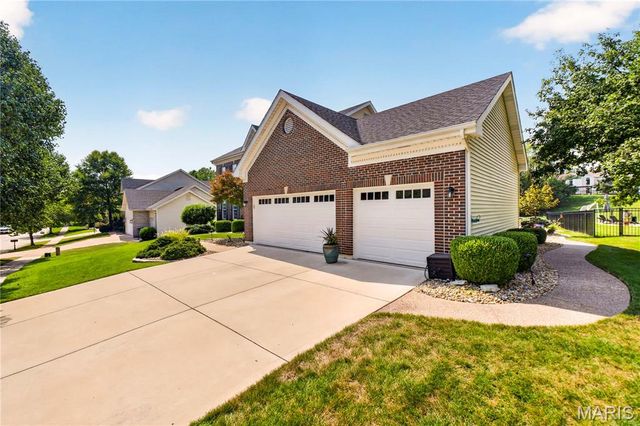947 Crown Pointe Estates Drive, Wildwood, MO 63021