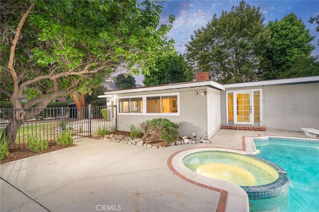 303 S Cimmeron Trail, Glendora, CA 91741