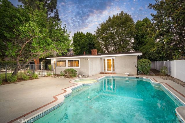 303 S Cimmeron Trail, Glendora, CA 91741
