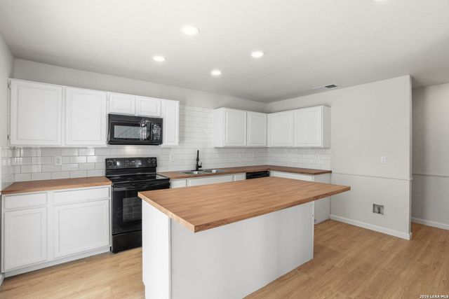 8006 Coco Meadow, Converse, TX 78109