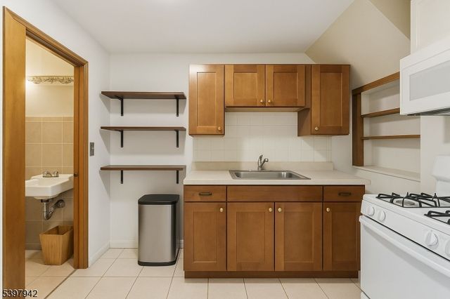 175 Union St, Lodi Boro, NJ 07644