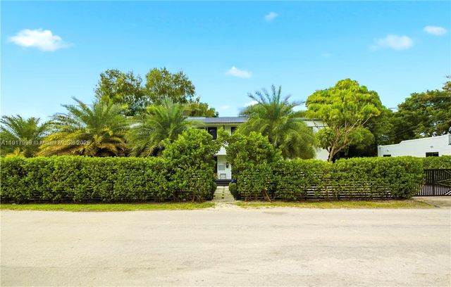 8270 NE 1st Pl, Miami, FL 33138